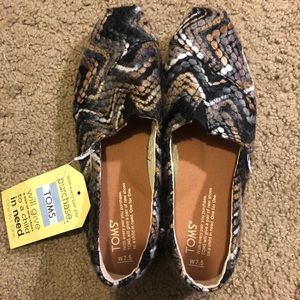 Classic Women’s Toms - 7.5 - BRAND NEW